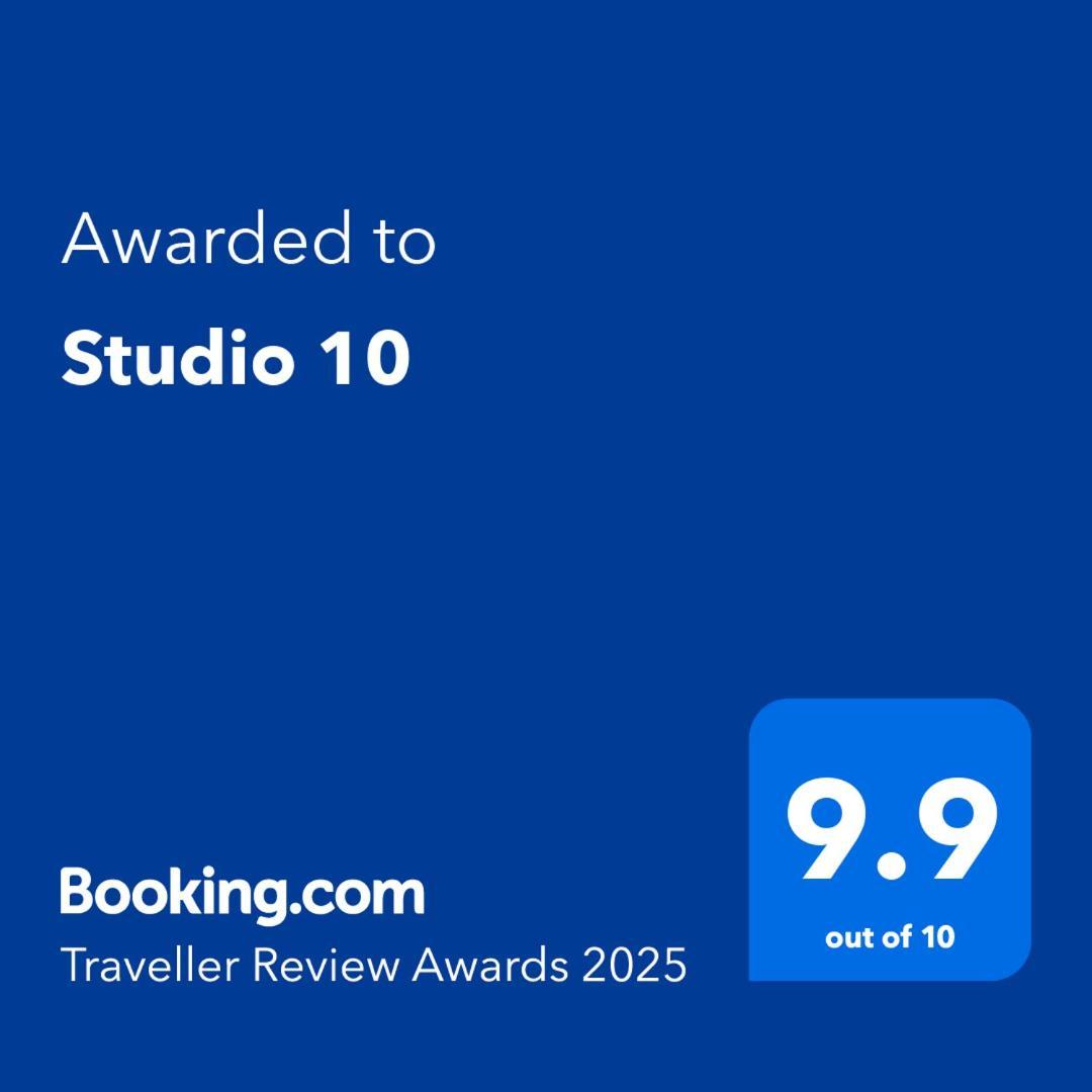 Studio 10 Busteni Luaran gambar