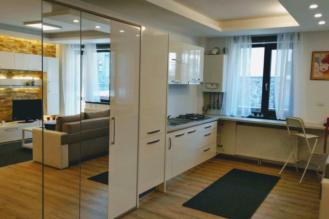 Studio 10 Busteni Luaran gambar