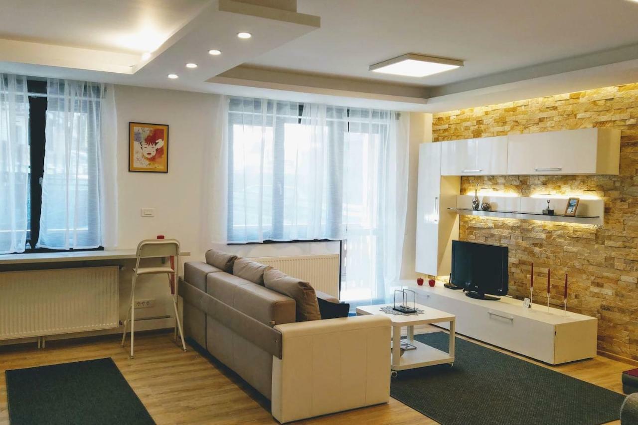Studio 10 Busteni Luaran gambar
