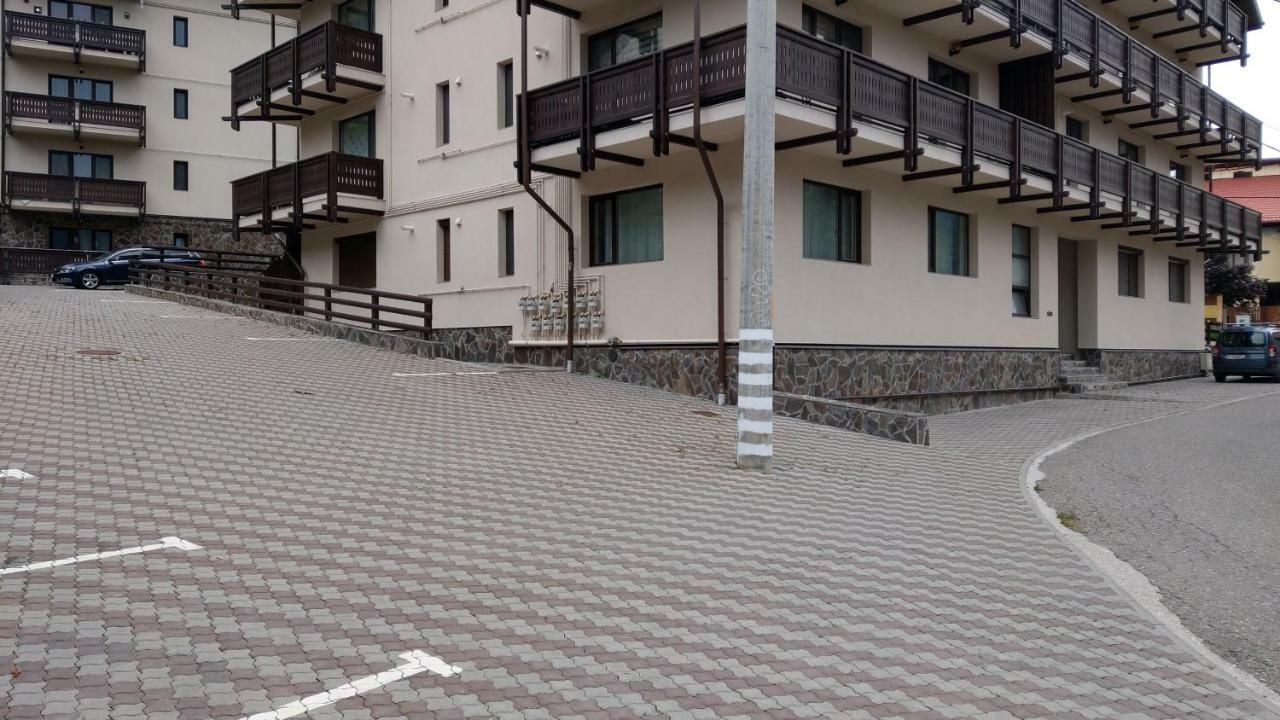 Studio 10 Busteni Luaran gambar